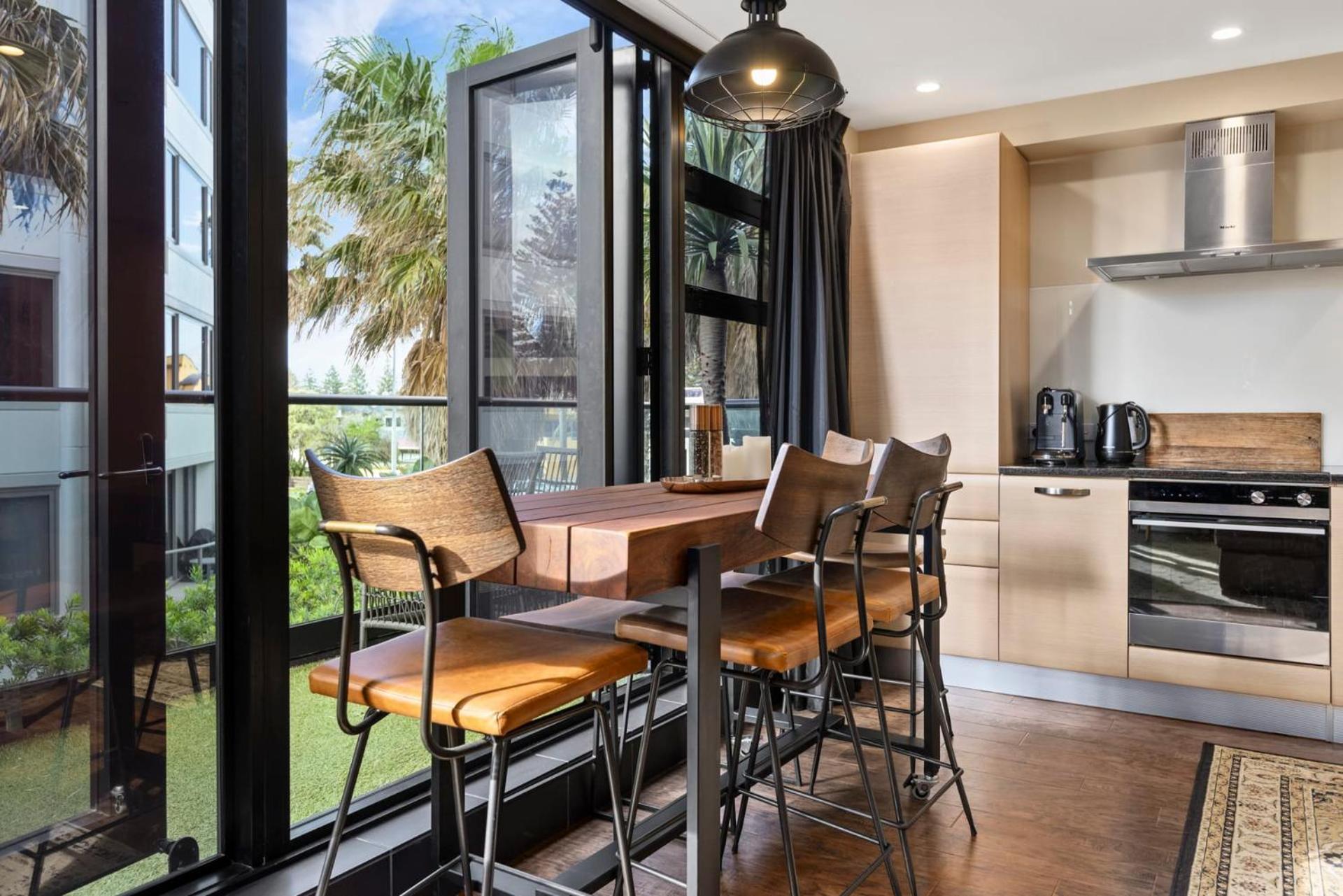 Marvelous Downtown Apartment Moments From Main Beach With Heated Pool, Gym And Parking Mount Maunganui Exterior photo